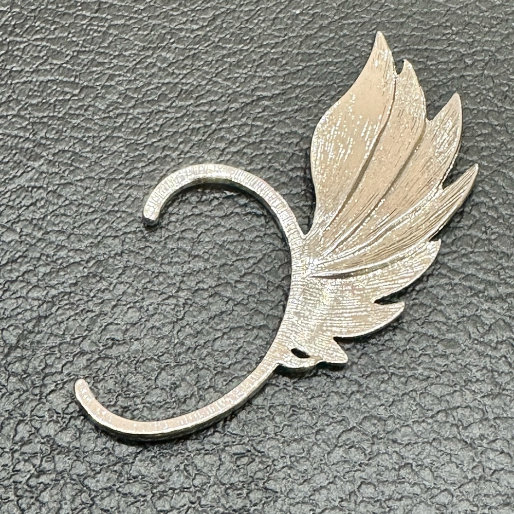 No brand - winged ear cuff